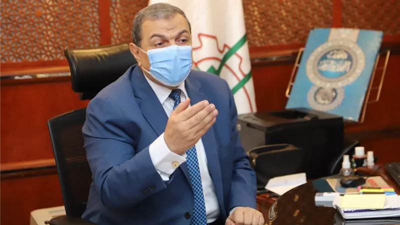 عودة 2120 عاملا مصريا من العالقين بالكويت إلي البلاد اليوم