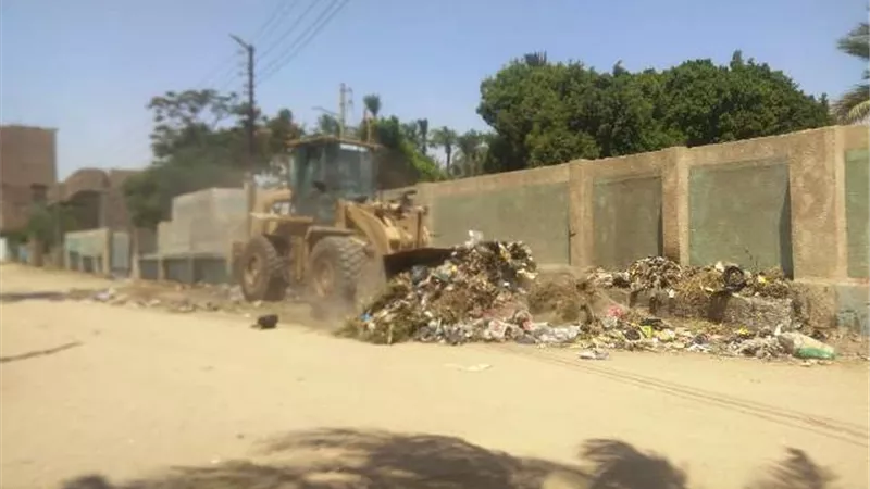 محافظ أسيوط يتلقى تقريراً عن فريق مبادرة 