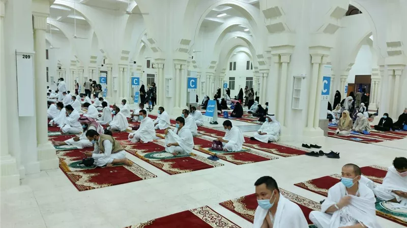 بالصور .. اكتمال وصول الحجاج إلى مشعر مزدلفة بعد وقوفهم بعرفات