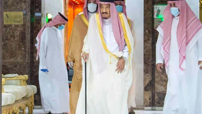 الملك سلمان بن عبد العزيز يغادر المستشفى