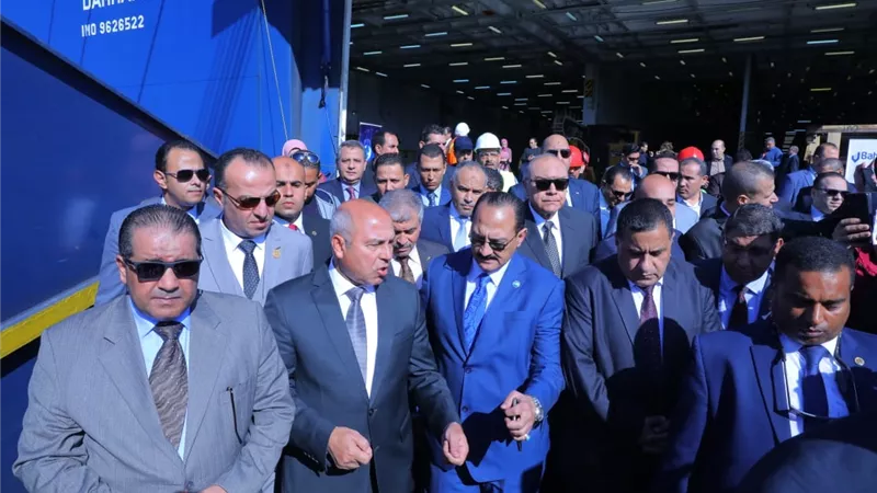 القطارات الروسى أمريكى .. فرحة وسعادة بين المصريين فى أول أيام التشغيل... صـــــور