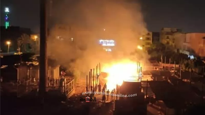 بالصور.. حريق فى سوق صيدناوى بالعاشر من رمضان والحماية المدنية تسيطر