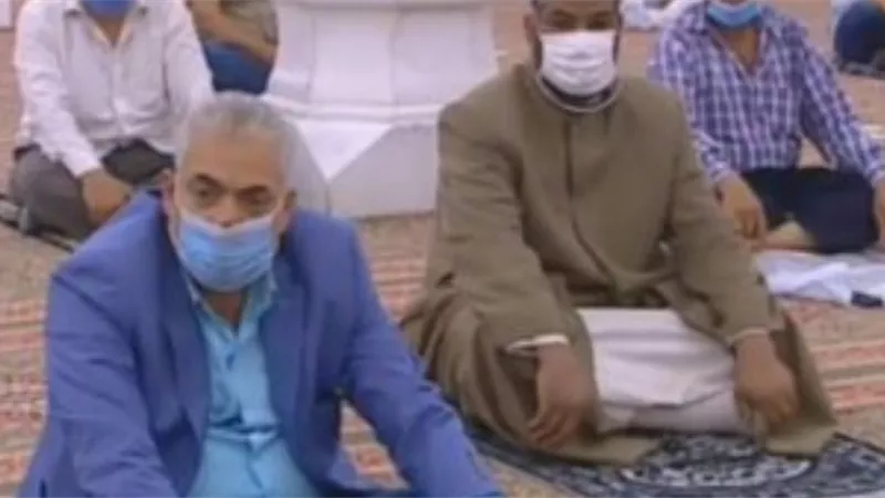 بدء صلاة عيد الأضحى من مسجد السيدة نفيسة بعدد محدود من المصلين والالتزام بالاجراءات الاحترازية