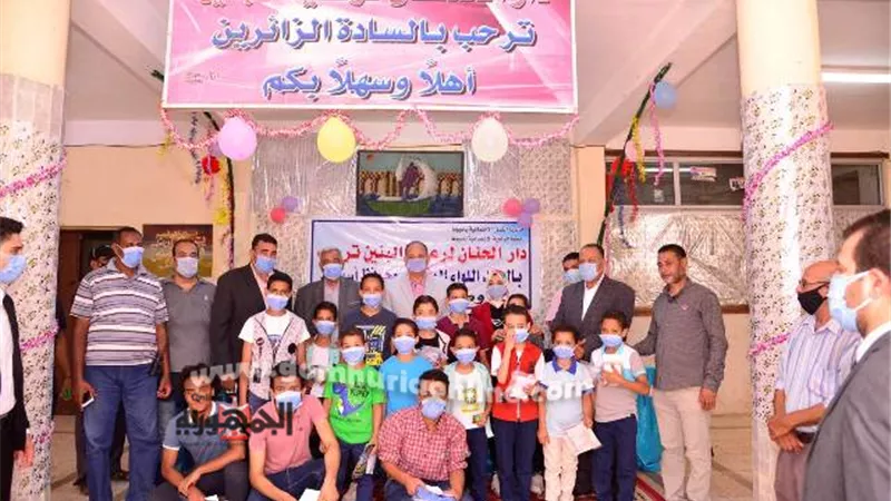 محافظ أسيوط يزور دور الايتام ويشارك الأطفال فرحتهم بالعيد