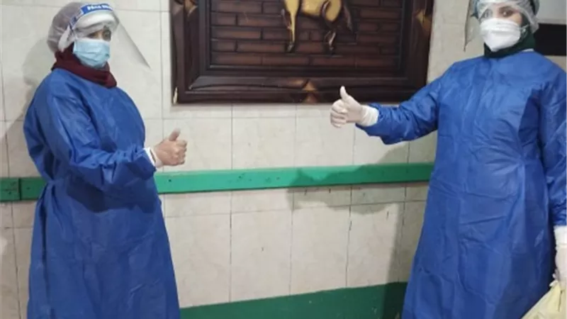 مستشفى قنا العام يوزع بسكويت وحلويات على مرضى كورونا احتفالاً بعيد الأضحى .صور