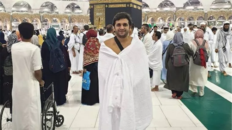شاهد.. مصطفى خاطر يؤدى مناسك العمرة.. صور