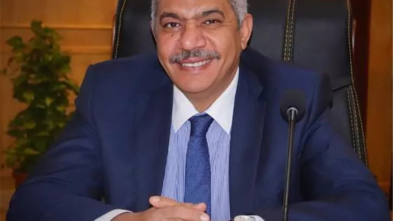 نائب رئيس جامعة الأزهر للوجه القبلي يهنئ العمداء الجدد ويشكر المحالين للمعاش