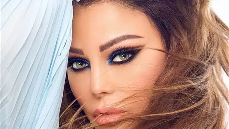 لحظة سقوط هيفاء وهبي على الأرض .. فيديو