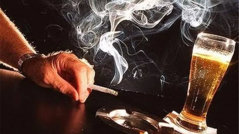 الكحول والتدخين يسببان العيوب الخلقية للجنين