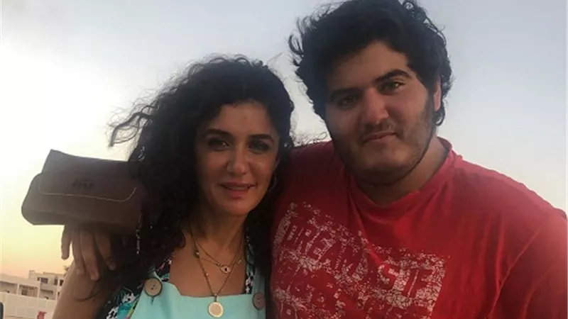 شاهد.. غادة عادل تشعل السوشيال برفقة نجلها فى الجونة.. 