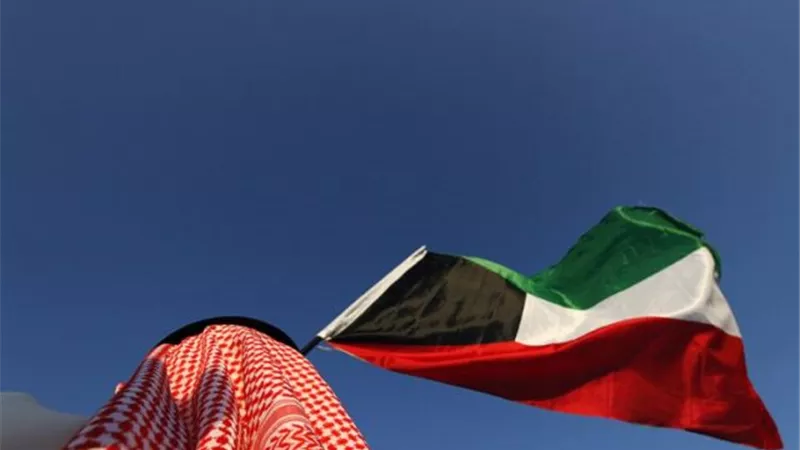 بيان «هام» من النيابة العامة بشأن التحقيقات مع مصور تحدي «حرق علم الكويت»