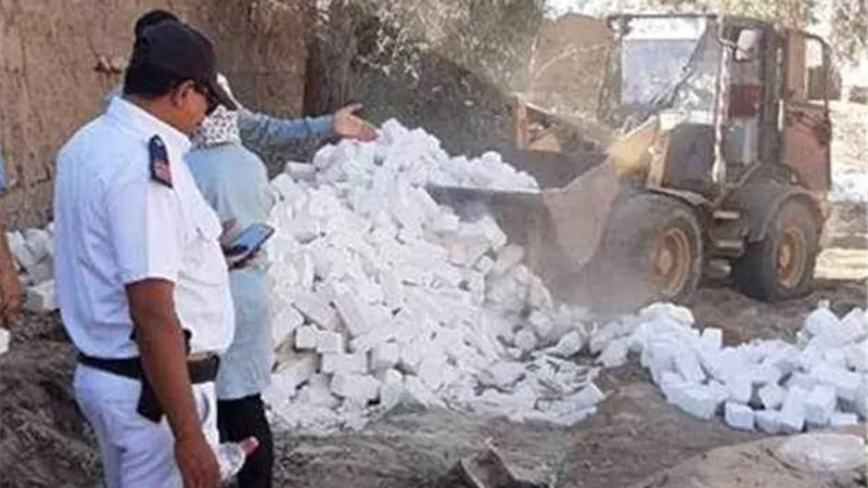 حملة لإزالة مقابر خالية بالخانكة