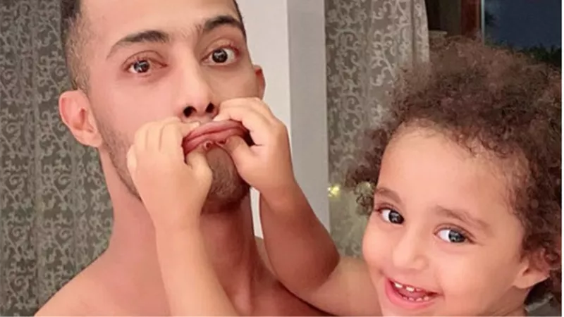 شاهد.. أحدث ظهور لكنز ابنة محمد رمضان.. صور