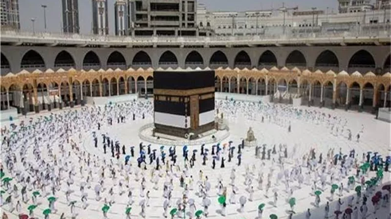 3 أشخاص يسقط من عليهم.. ويجب مغادرة مكة بعد أدائه طواف الوداع