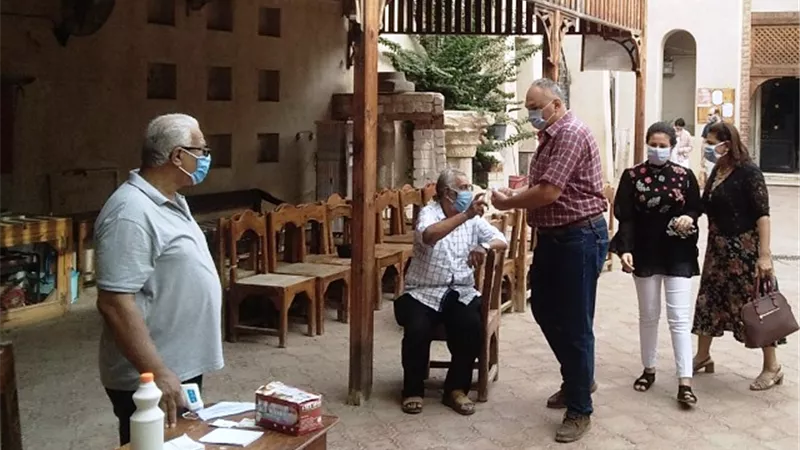 محافظ كفرالشيخ يتابع تطبيق الإجراءات الاحترازية بالمساجد والكنائس.. بالصور