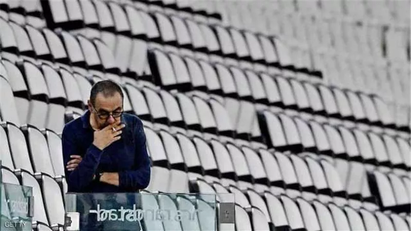 رغم الحظر.. مدرب يوفنتوس يدخن 