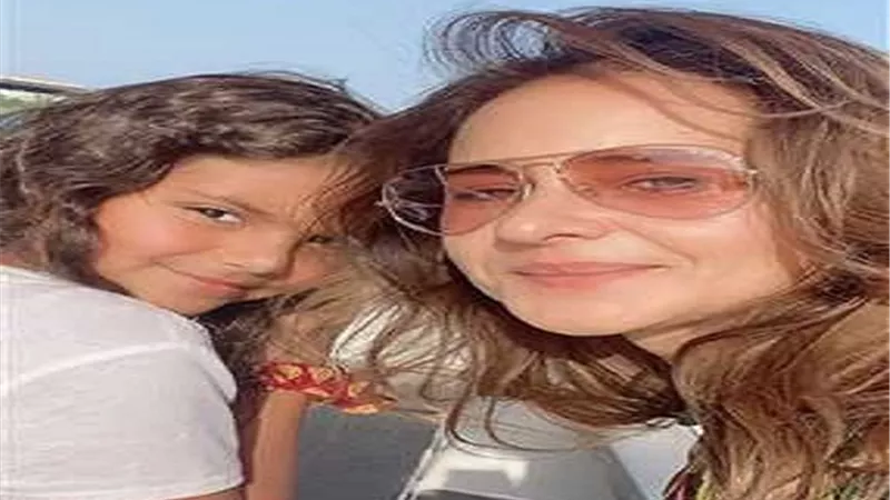 شاهد.. أحدث ظهور لنيللى كريم برفقة ابنتها