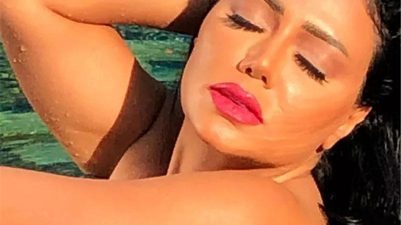 شاهد.. رانيا يوسف تشعل السوشيال ميديا 