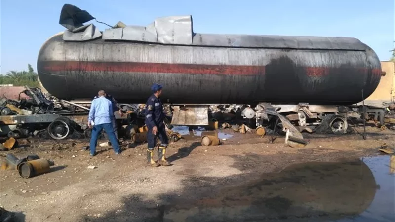 بالصور.. احتراق سيارة محملة بـ 21 طن غاز صب بوتاجاز قبل بيعها بالسوق السوداء بقنا