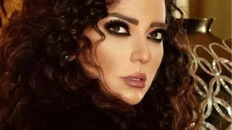 تعليق نارى من امل عرفة بعد اصابتها بكورونا