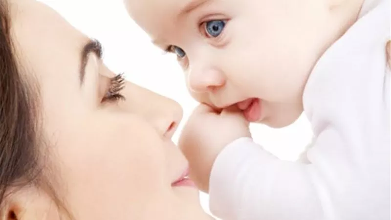 هل ينتقل فيروس كورونا للطفل أثناء الرضاعة الطبيعية؟.. الصحة تجيب
