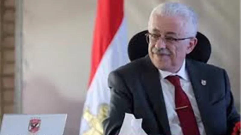 شوقي يصل وزارة التعليم لاعتماد نتيجة الثانوية العامة ويعلن اسماء الأوائل