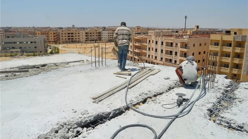 رئيس الجهاز: إزالة فورية لدور سطح مخالف بمدينة الشروق... صور