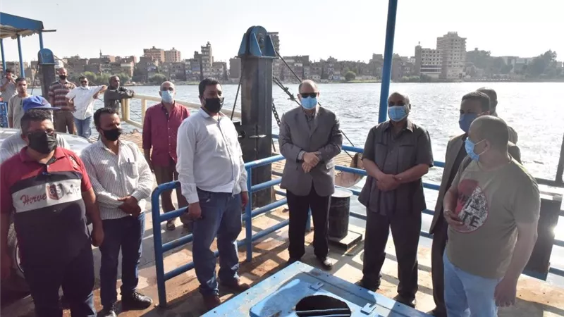 محافظ أسيوط يتفقد موقع العبارات النهرية بمركز ساحل سليم ويستقل إحدى العبارات إلى مركز أبوتيج