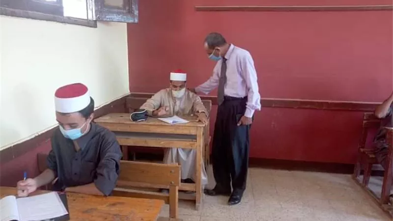 الأزهر يستكمل امتحانات نهاية العام بعد توقف اسبوع بالوادى الجديد .صور