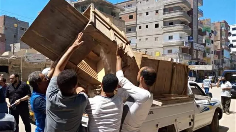 حملة مكبرة لرفع الاشغالات بشوارع مدينه سيدي سالم