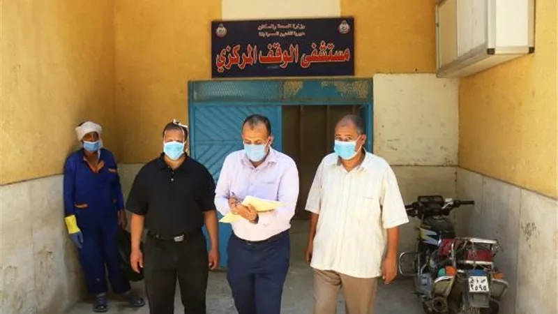 استمرار عمل لجنة المرور اليومى على مستشفيات العزل فى قنا.. بالصور