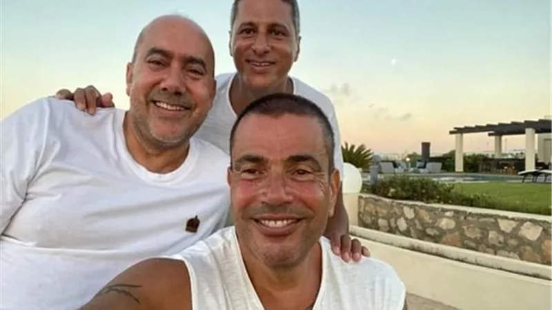 شاهد.. عمرو دياب يشعل السوشيال ميديا برفقة عمرو منسى بالجونة فى أحدث ظهور
