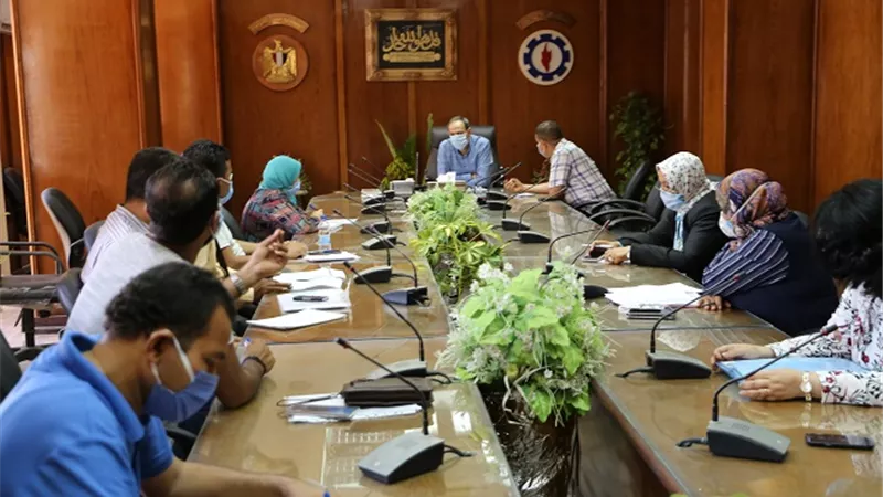 تكثيف أعمال النظافة وتدعيم الانارة العامة باحياء السويس