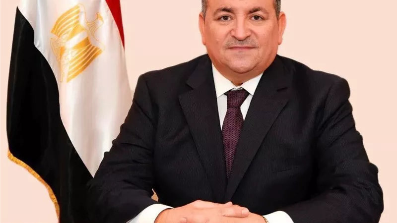 وزير الإعلام: أتابع بقلق بالغ آثار الانفجار الذى وقع فى مرفأ بيروت