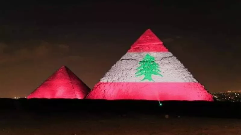 إضاءة برج خليفة وأهرامات الجيزة بالعلم اللبناني