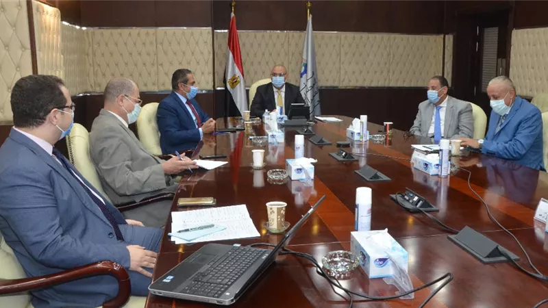 وزير الإسكان يستعرض مواقع أراضي مشروع 