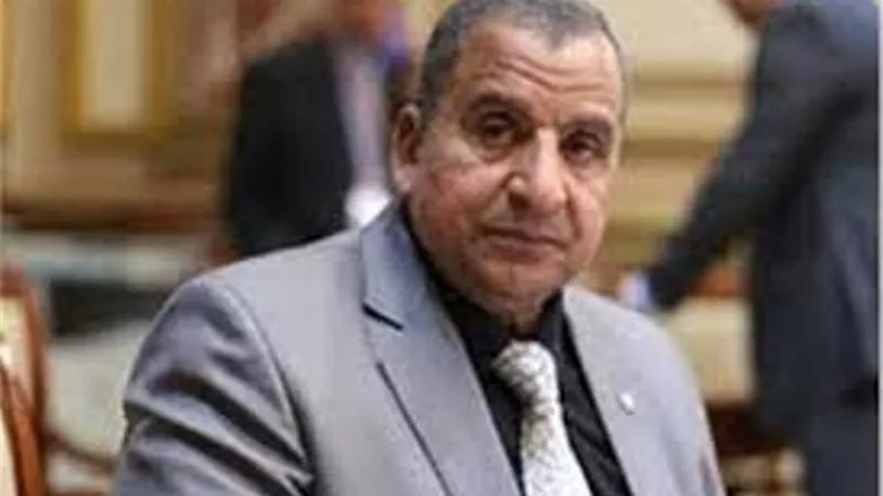 عبد الحميد كمال يقدم بيان عاجل وطلب إحاطة بشان تحويل مشروع بيوت شباب السويس لموقف سيارات