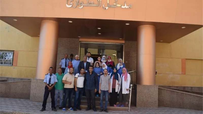 مستشفى الأقصر العام يحتفل بشفاء وخروج جميع حالات كورونا