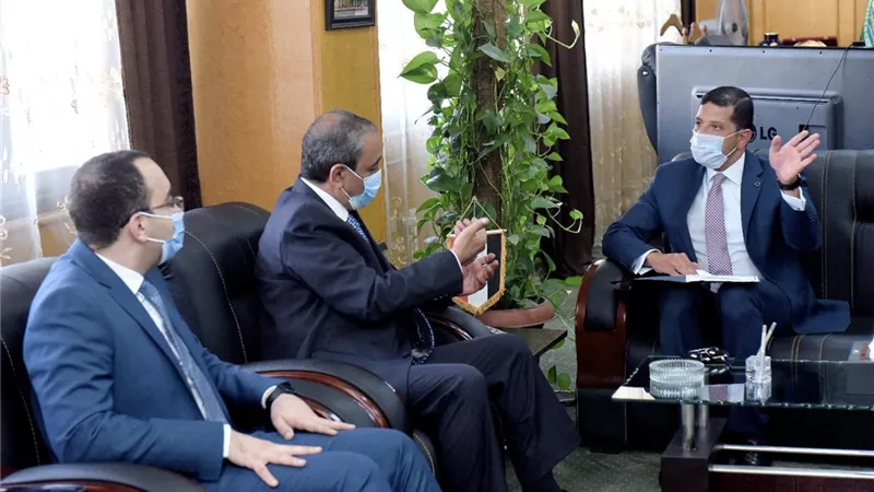 رئيس هيئة الاستثمار يبحث مع محافظ الإسماعيلية تعزيز الفرص الاستثمارية