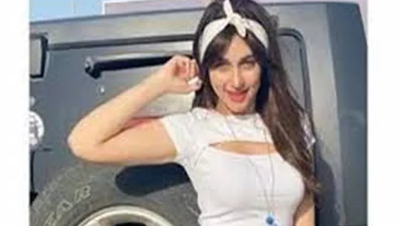 للمرة الثالة تجديد حبس أسرة منار سامي 15 يوما