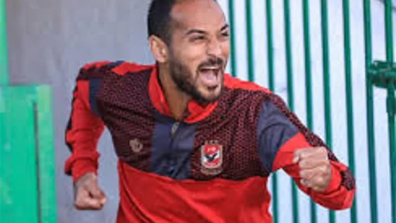 نجم الأهلى يشارك متابعية بصورة جديدة له.. شاهد