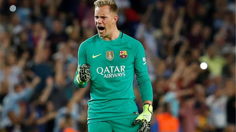 برشلونة يجدد عقد الحارس الإلمانى شتيجن.. رسميًا