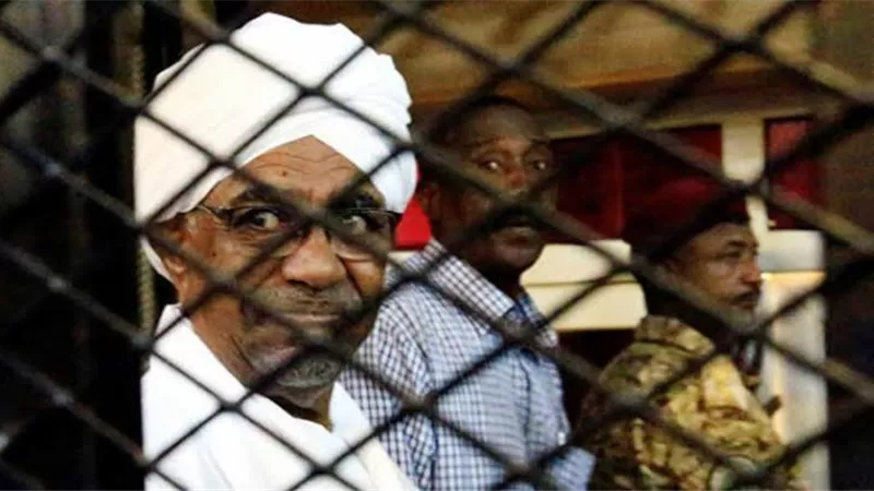 عمر البشير بين رئاسة السودان والاعتقال.. 30 سنة حكم لأرض الذهب والماء