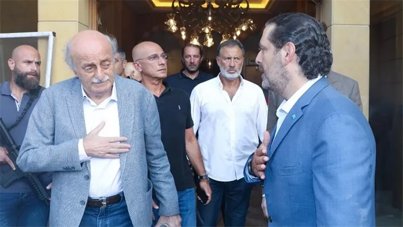 جنبلاط يزور سعد الحريري للاطمئنان عليه