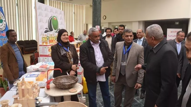 افتتاح معرض الشباب الابتكارى بالسويس على هامش مؤتمر المشروعات الصغيرة .