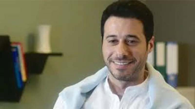 أحمد السعدنى يسخر من الاهلى : 