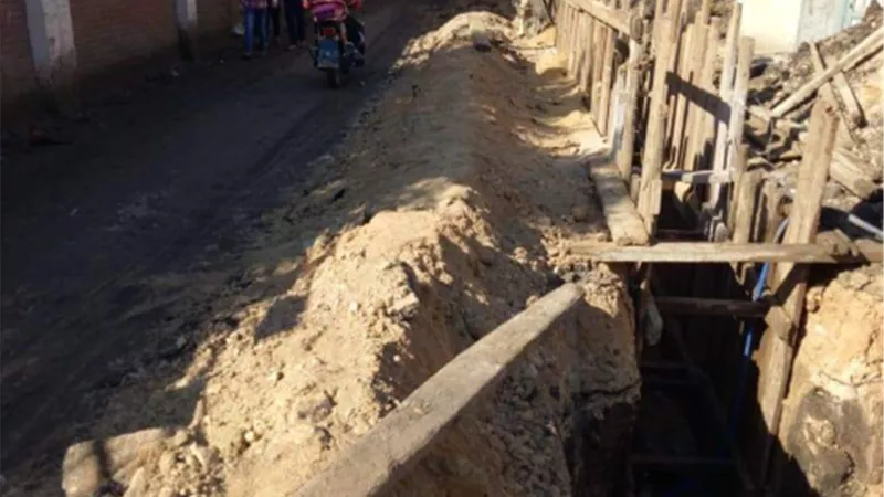 رئيس قرية برنبال بمطوبس يحذر المقاولين والأهالي من السطو على ناتج مشروع الصرف