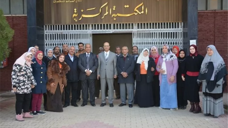 نائب رئيس جامعة أسيوط في جولة تفقدية داخل المكتبة المركزية لمتابعة الوحدات والخدمات البحثية و التكنولوجية المقدمة للباح