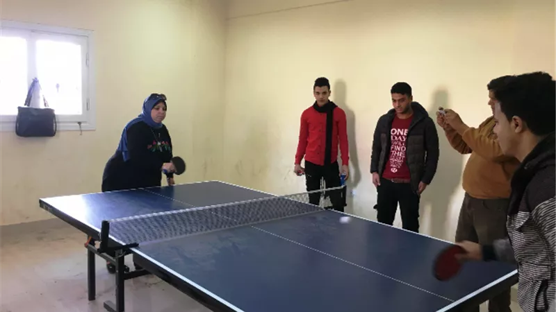 نائبة رئيس مطوبس تلعب الطاولة مع شباب برج مغيزل