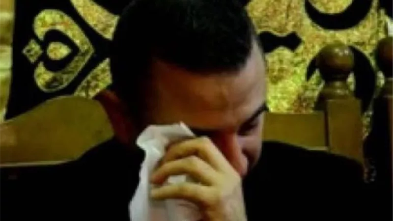 انهيار احمد سعيد عبد الغنى فى عزاء والده
